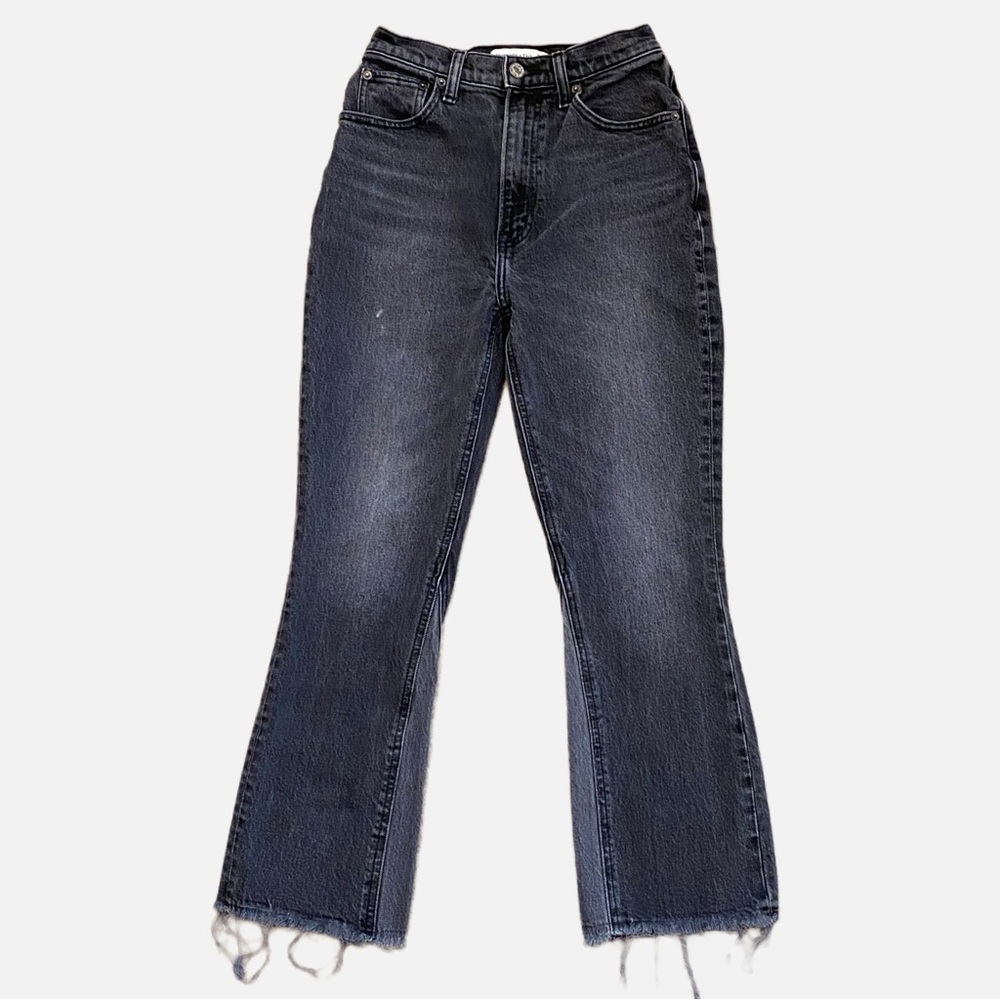 Abercrombie & Fitch Ultra High Rise The Kick Flare
Jean Crop Black Fray 25/0